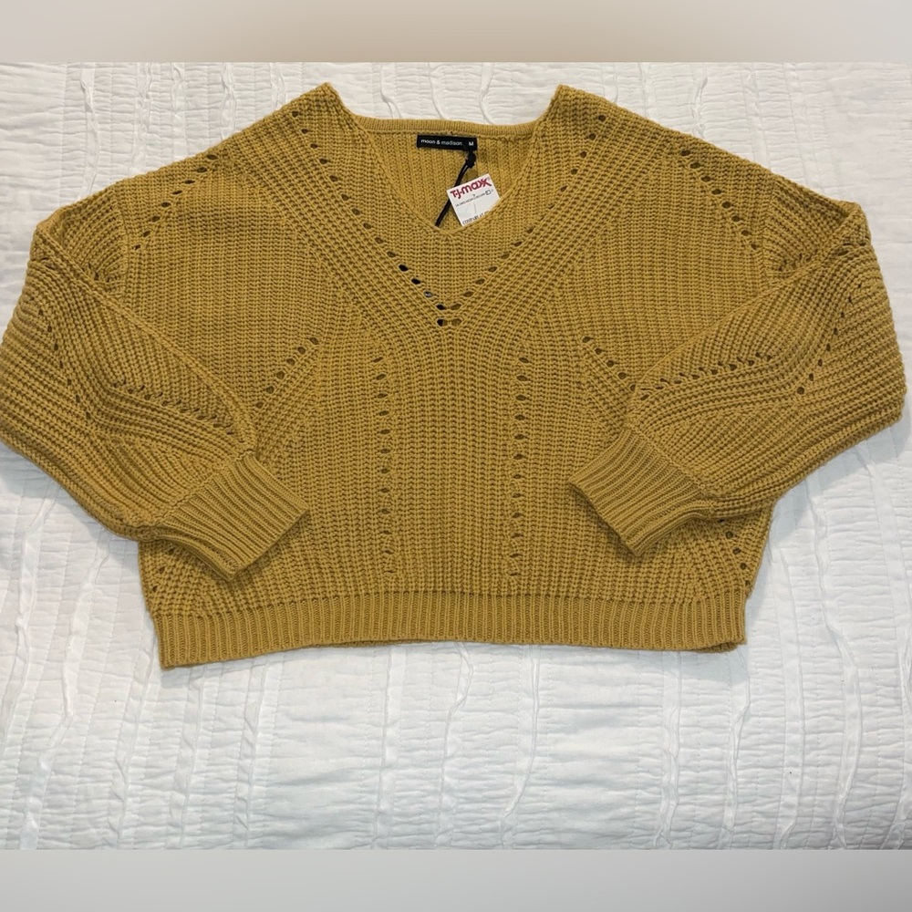 moon & madison V-Neck Sweater in Mustard